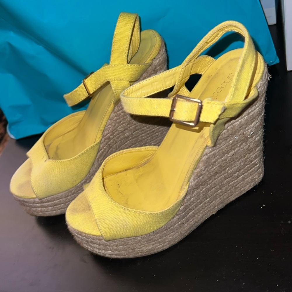 Shoedazzle wedge sandals